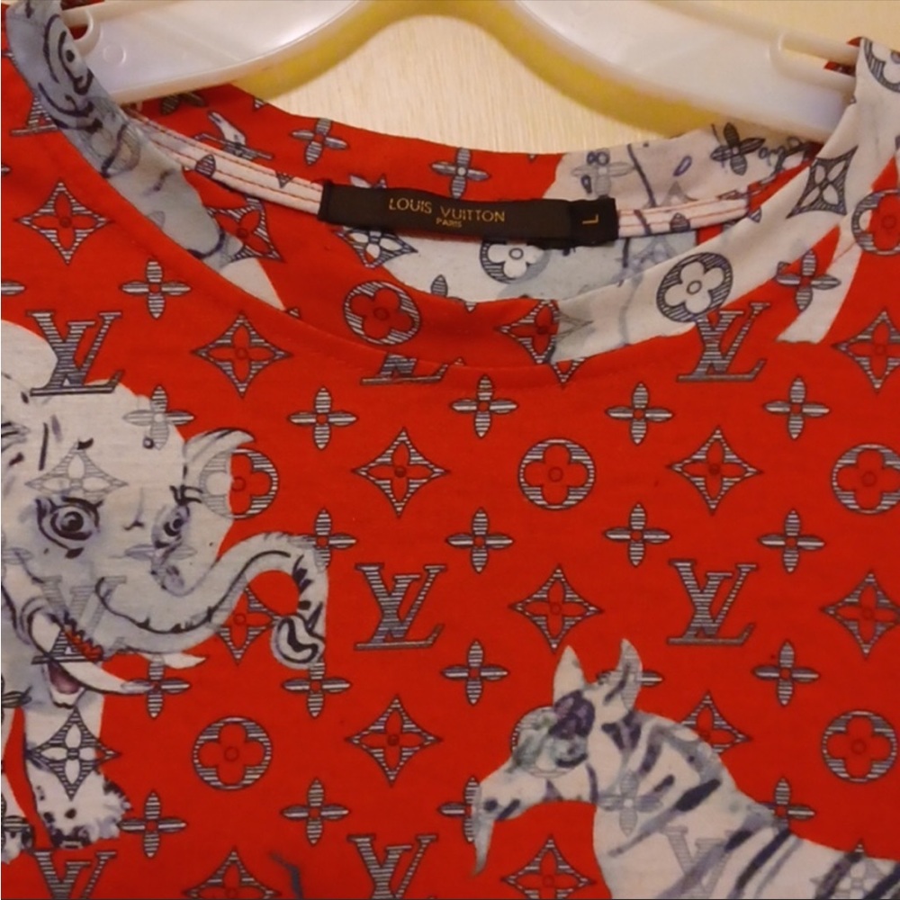 Red Lui V shirt ❗️fits like M or S contrary to what the tag says
